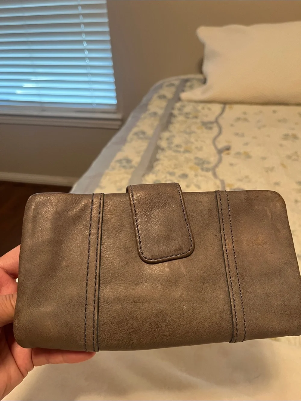 Fossil Distressed Gray/Taupe Leather Zip Wallet for Women